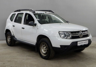 Подержанный автомобиль Renault Duster 2016 года (3 фото)