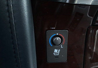 Подержанный автомобиль Lexus LX 2014 года (21 фото)