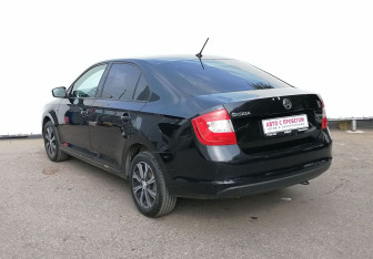 Подержанный автомобиль Skoda Rapid Liftback 2015 года (7 фото)