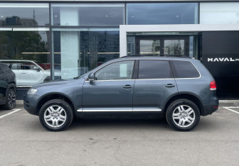 Подержанный автомобиль Volkswagen Touareg 2006 года (8 фото)