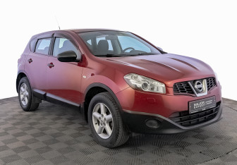 Подержанный автомобиль Nissan Qashqai 2013 года (3 фото)