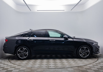 Подержанный автомобиль Kia K5 2020 года (4 фото)