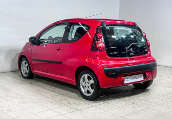 Подержанный автомобиль Peugeot 107 2014 года (6 фото)