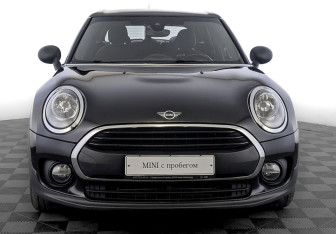 Подержанный автомобиль MINI Clubman Wagon 2019 года (2 фото)