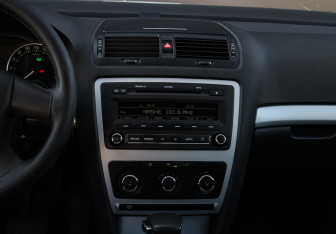 Подержанный автомобиль Skoda Octavia Liftback 2011 года (10 фото)