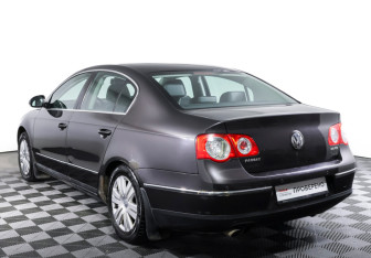 Подержанный автомобиль Volkswagen Passat Sedan 2007 года (7 фото)