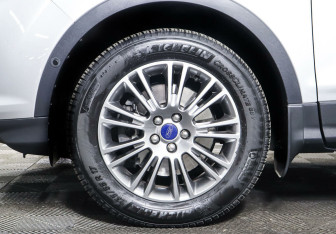 Подержанный автомобиль Ford Kuga 2013 года (22 фото)