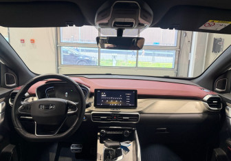 Подержанный автомобиль Geely Coolray 2023 года (12 фото)