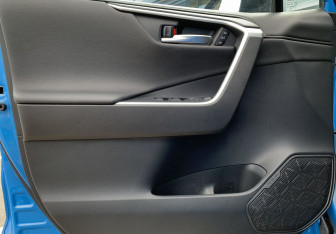 Подержанный автомобиль Toyota RAV4 2020 года (12 фото)