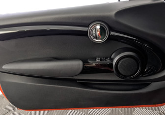 Подержанный автомобиль MINI Hatch 2019 года (19 фото)