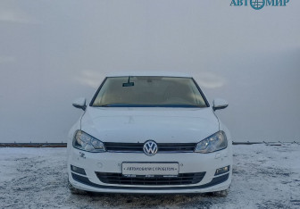 Подержанный автомобиль Volkswagen Golf Hatchback 2013 года (2 фото)