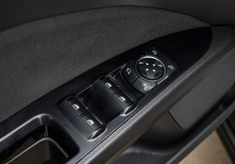 Подержанный автомобиль Ford Mondeo Sedan 2016 года (15 фото)