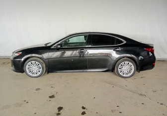 Подержанный автомобиль Lexus ES 2014 года (7 фото)