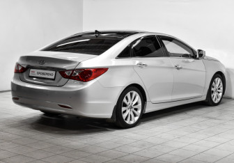 Подержанный автомобиль Hyundai Sonata 2012 года (5 фото)