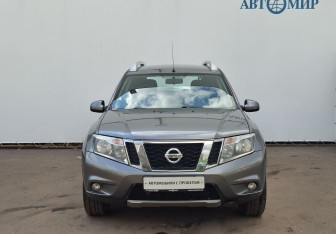 Подержанный автомобиль Nissan Terrano 2014 года (2 фото)