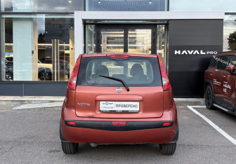 Подержанный автомобиль Nissan Note 2007 года (6 фото)
