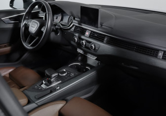Подержанный автомобиль Audi A4 Sedan 2017 года (9 фото)