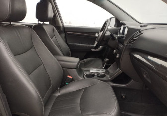 Подержанный автомобиль Kia Sorento 2012 года (10 фото)