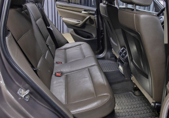 Подержанный автомобиль BMW X3 2012 года (12 фото)