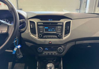 Подержанный автомобиль Hyundai Creta 2017 года (13 фото)