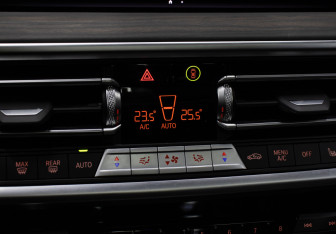 Подержанный автомобиль BMW X3 2024 года (19 фото)