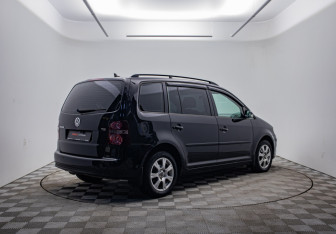 Подержанный автомобиль Volkswagen Touran 2008 года (5 фото)