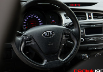 Подержанный автомобиль Kia Ceed Hatchback 2012 года (11 фото)