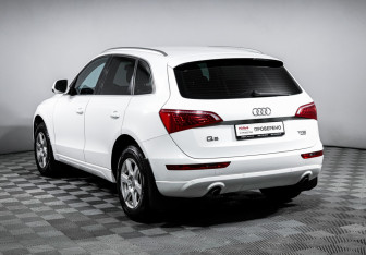Подержанный автомобиль Audi Q5 2012 года (7 фото)