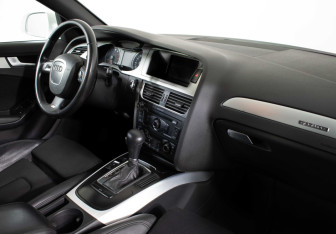 Подержанный автомобиль Audi A4 Sedan 2011 года (10 фото)