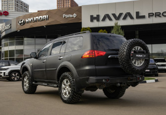 Подержанный автомобиль Mitsubishi Pajero Sport 2010 года (5 фото)