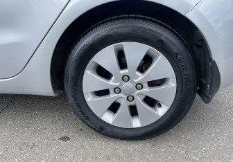Подержанный автомобиль Kia Rio Hatchback 2012 года (12 фото)