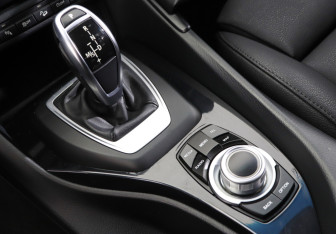 Подержанный автомобиль BMW X1 2012 года (15 фото)