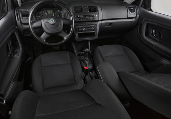 Подержанный автомобиль Skoda Fabia Hatchback 2011 года (15 фото)