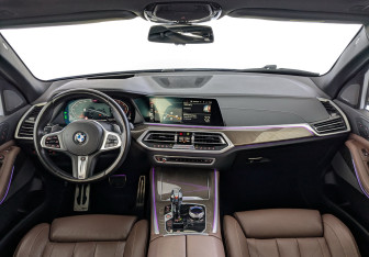Подержанный автомобиль BMW X5 2022 года (14 фото)