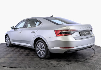 Подержанный автомобиль Skoda Superb Liftback 2020 года (7 фото)