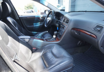 Подержанный автомобиль Volvo S60 2007 года (10 фото)