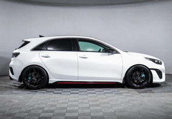 Подержанный автомобиль Kia Ceed Hatchback 2021 года (4 фото)