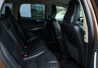 Подержанный автомобиль Volvo XC60 2010 года (11 фото)