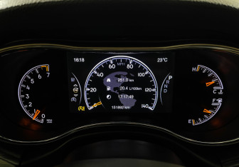 Подержанный автомобиль Jeep Grand Cherokee 2020 года (11 фото)