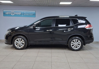 Подержанный автомобиль Nissan X-Trail 2017 года (8 фото)