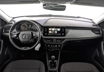 Подержанный автомобиль Skoda Rapid Liftback 2021 года (14 фото)