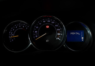 Подержанный автомобиль Renault Sandero 2018 года (9 фото)