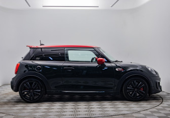 Подержанный автомобиль MINI Hatch 2020 года (4 фото)
