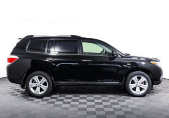 Подержанный автомобиль Toyota Highlander 2012 года (4 фото)
