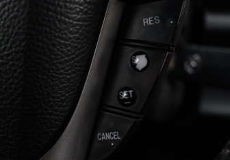 Подержанный автомобиль Mazda CX-7 2011 года (12 фото)