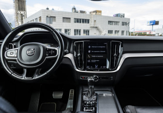 Подержанный автомобиль Volvo S60 2021 года (12 фото)