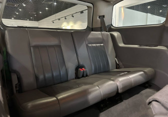 Подержанный автомобиль Dodge Durango 2005 года (12 фото)