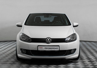 Подержанный автомобиль Volkswagen Golf Hatchback 2012 года (2 фото)