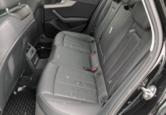 Подержанный автомобиль Audi A4 Sedan 2019 года (18 фото)