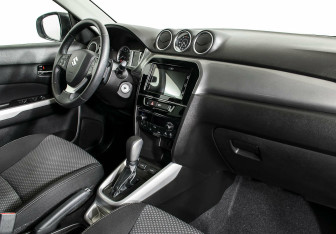 Подержанный автомобиль Suzuki Vitara 2016 года (10 фото)